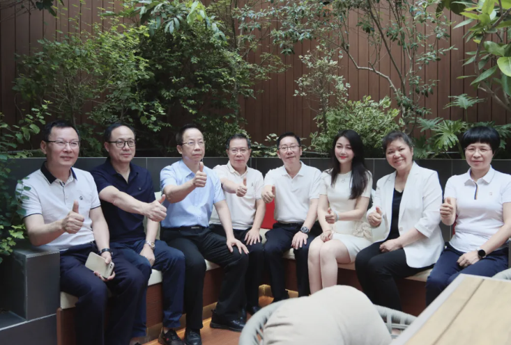 揭陽市政協(xié)黨組副書記、副主席袁文鍵主要領(lǐng)導(dǎo)一行蒞臨高登鋁業(yè)開展“科技創(chuàng)新賦能產(chǎn)業(yè)高質(zhì)量發(fā)展”專題調(diào)研